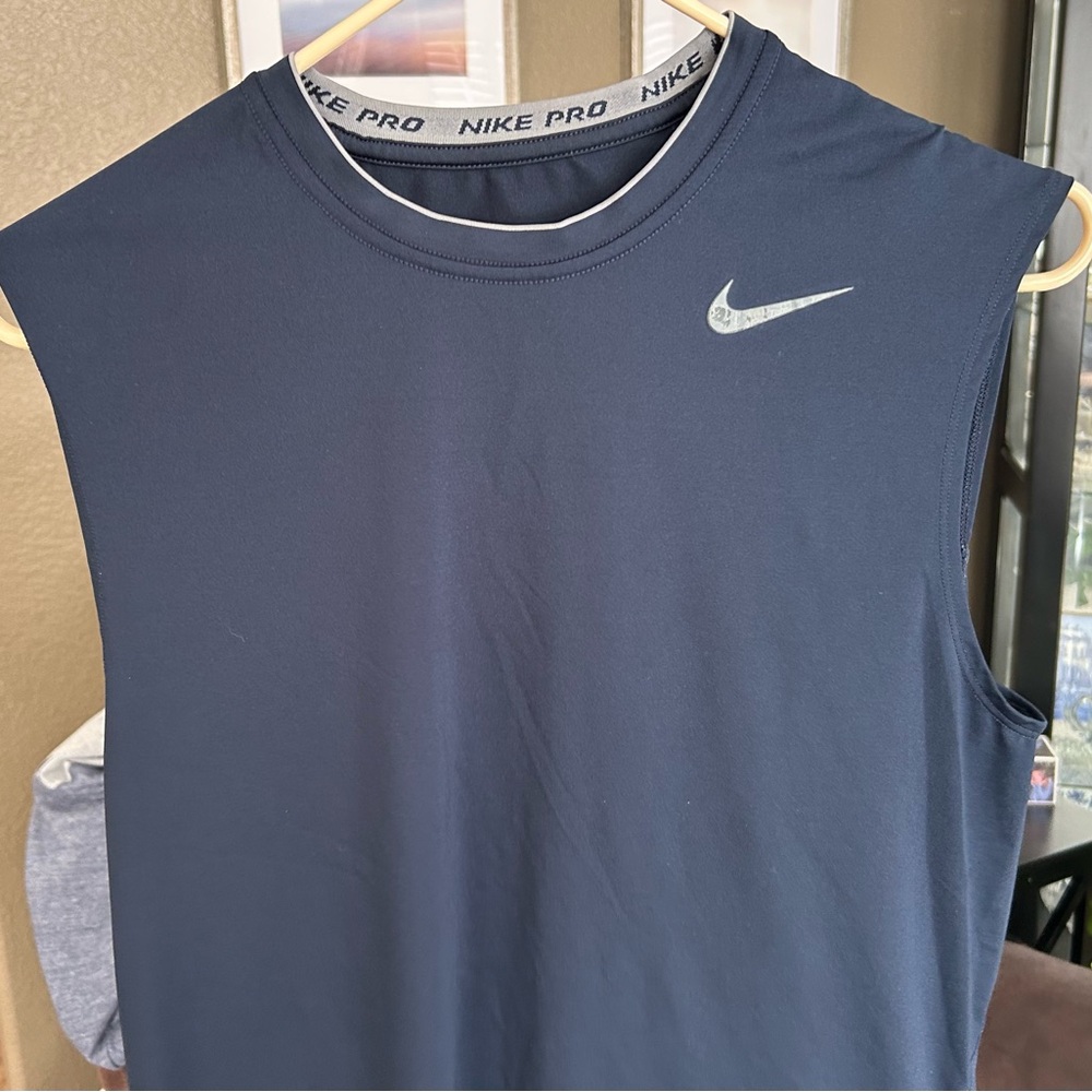 Nike Pro Sleeveless Top in Dark Blue
